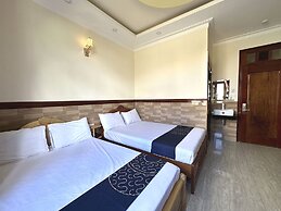 Capital O 1198 Dinh Loan Hotel