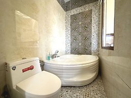 Capital O 1198 Dinh Loan Hotel