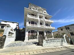 Capital O 1198 Dinh Loan Hotel