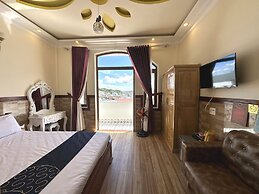 Capital O 1198 Dinh Loan Hotel