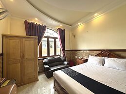 Capital O 1198 Dinh Loan Hotel