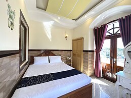 Capital O 1198 Dinh Loan Hotel