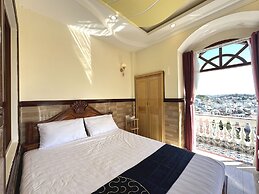 Capital O 1198 Dinh Loan Hotel