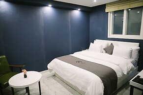 Gray Hotel