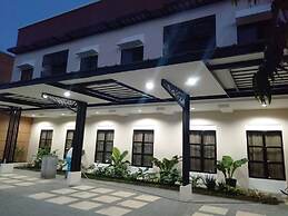 Royale House Hotel Davao powered by Cocotel