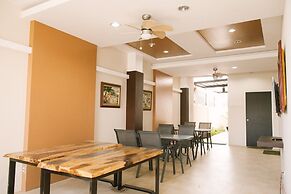 Royale House Hotel Davao powered by Cocotel