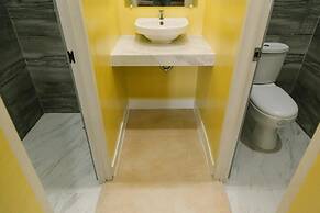 Royale House Hotel Davao powered by Cocotel