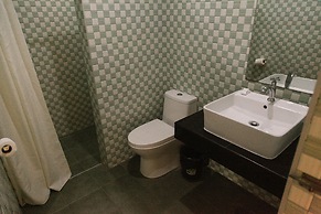 Royale House Hotel Davao powered by Cocotel