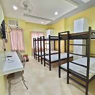 Royale House Hotel Davao powered by Cocotel