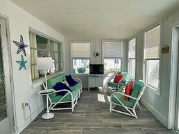 Anna Maria's Dream 2 Bedroom Villa by RedAwning