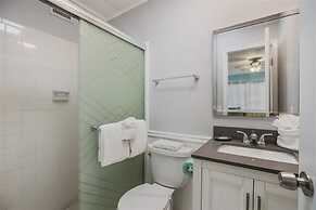 Anna Maria's Dream 2 Bedroom Villa by RedAwning