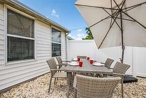 Anna Maria's Dream 2 Bedroom Villa by RedAwning