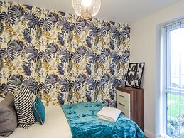 Tudors eSuites Birmingham Townhouse Private Garden Free Parking