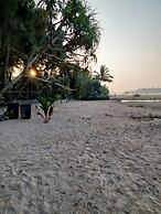 Moragalla Beach Home Guesthouse (Newly opened hotel)