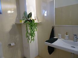 Moragalla Beach Home Guesthouse (Newly opened hotel)