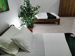 Moragalla Beach Home Guesthouse (Newly opened hotel)