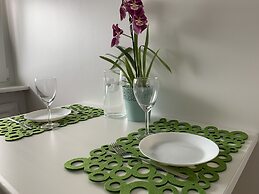 City Center Raua Apartment with Balcony