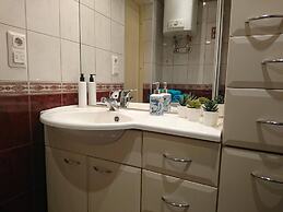 City Center Raua Apartment with Balcony