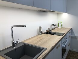 City Center Raua Apartment with Balcony