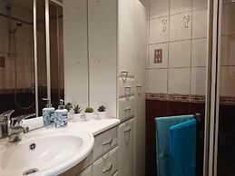 City Center Raua Apartment with Balcony