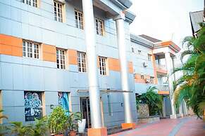 Aliz Ambruz Hotel