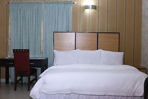 Aliz Ambruz Hotel