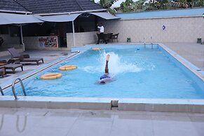 Aliz Ambruz Hotel
