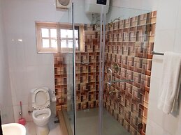 Aliz Ambruz Hotel