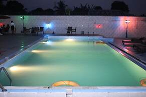 Aliz Ambruz Hotel