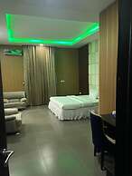 Aliz Ambruz Hotel