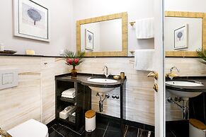 Dominus Little Palace