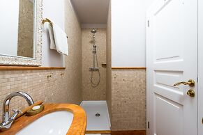 Dominus Little Palace