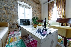 Dominus Little Palace