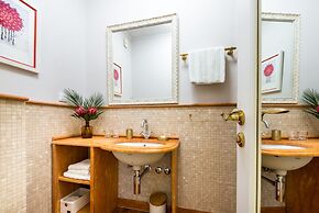 Dominus Little Palace