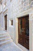 Dominus Little Palace