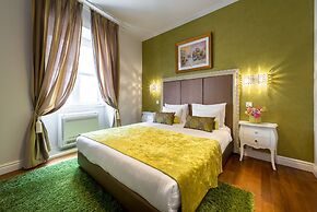 Dominus Little Palace