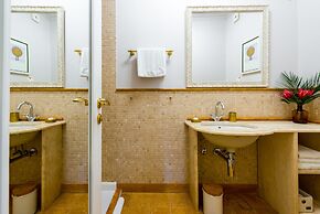 Dominus Little Palace