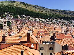 Dominus Little Palace