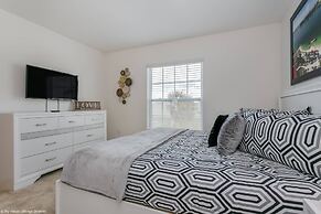 Fantastic Villa With Themed Rooms! Enjoy This Golf Community, Close to