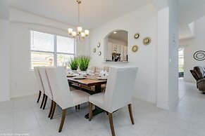 Fantastic Villa With Themed Rooms! Enjoy This Golf Community, Close to