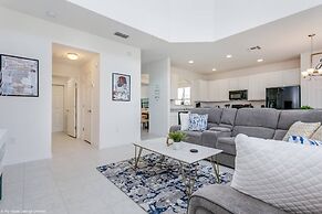 Fantastic Villa With Themed Rooms! Enjoy This Golf Community, Close to