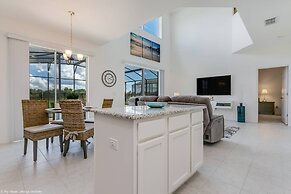 Fantastic Villa With Themed Rooms! Enjoy This Golf Community, Close to