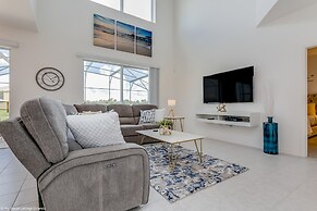 Fantastic Villa With Themed Rooms! Enjoy This Golf Community, Close to