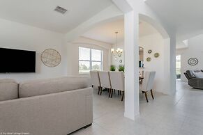 Fantastic Villa With Themed Rooms! Enjoy This Golf Community, Close to