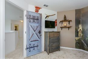 Fantastic Villa With Themed Rooms! Enjoy This Golf Community, Close to