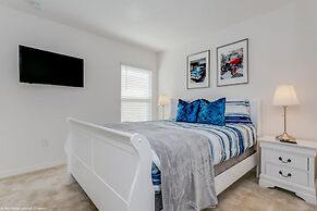 Fantastic Villa With Themed Rooms! Enjoy This Golf Community, Close to