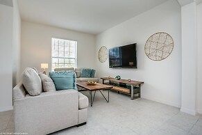 Fantastic Villa With Themed Rooms! Enjoy This Golf Community, Close to