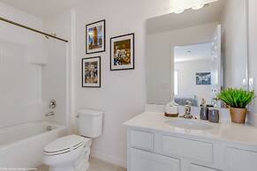 Fantastic Villa With Themed Rooms! Enjoy This Golf Community, Close to