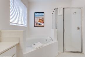 Fantastic Villa With Themed Rooms! Enjoy This Golf Community, Close to