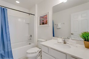 Fantastic Villa With Themed Rooms! Enjoy This Golf Community, Close to